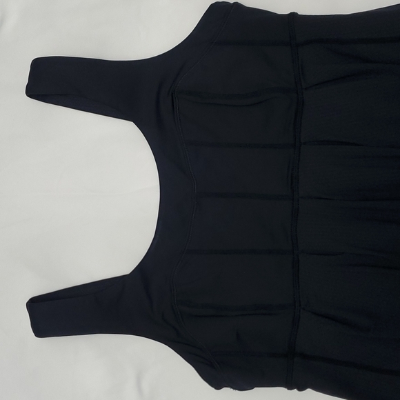 Lululemon pleated loose fit black size 6 tank - Picture 5 of 7